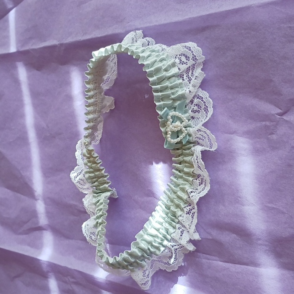 Vintage wedding garter light seafoam green w/white lace double front hearts,..OS